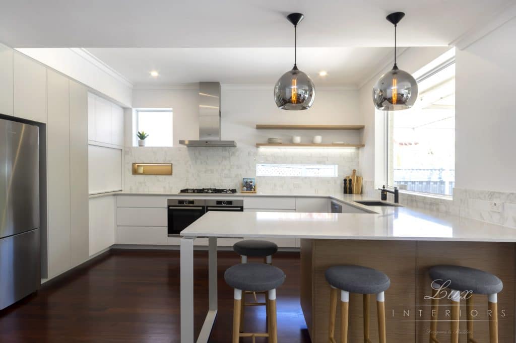 A photo of a kitchen area.