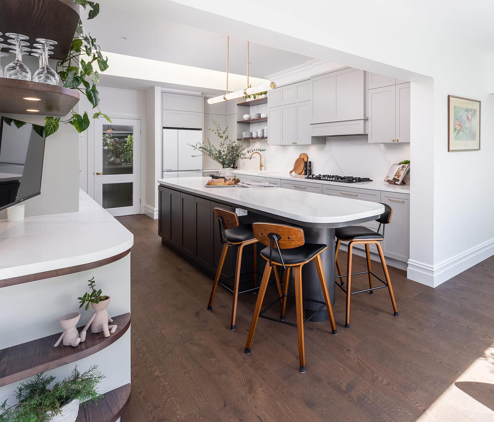 A photo of a kitchen area, freshly renovated by Lux Interiors.